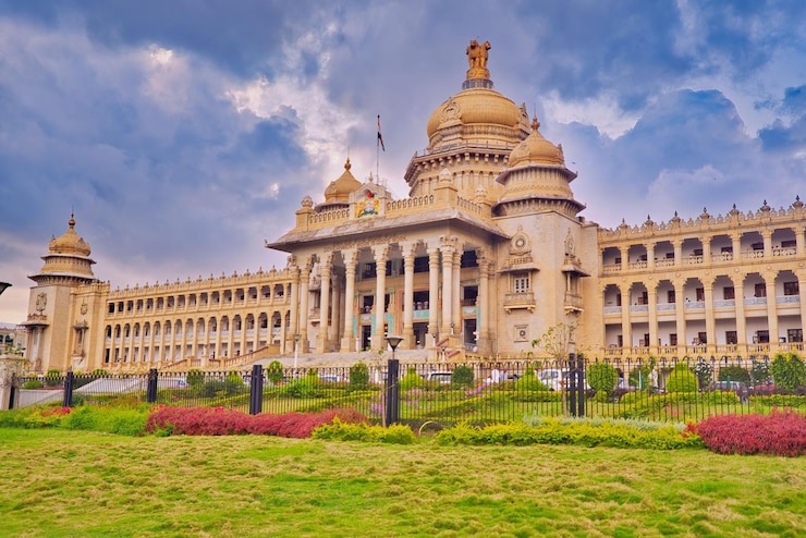 https://salarnews.in/public/uploads/images/newsimages/maannewsimage25052025_224929_vidhana soudha.jpg